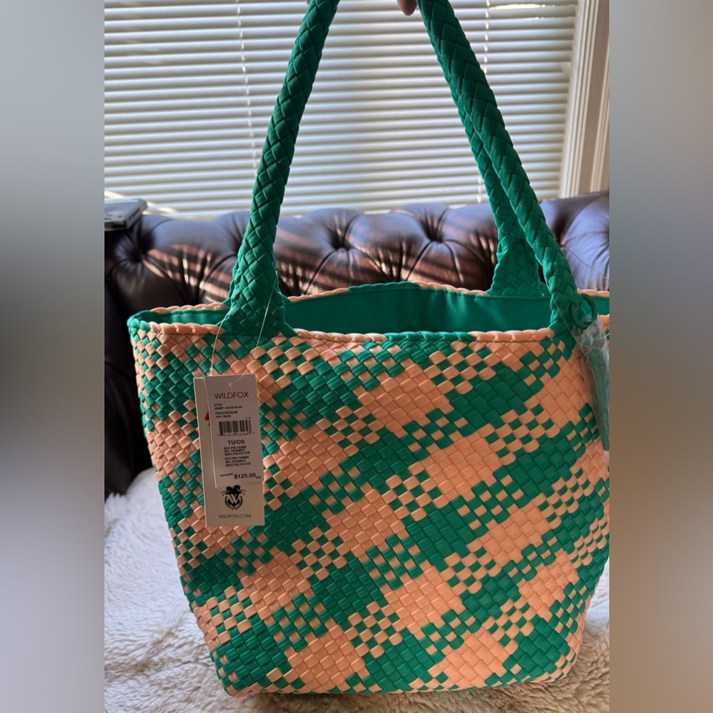 Wildfox NWT Emerald Peach Woven Tote Retail $125
Vacation Ready and Zips
